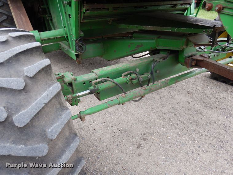 image for item MH9041 1988 John Deere 8820 Titan II  combine