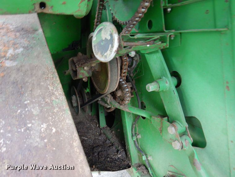 image for item MH9041 1988 John Deere 8820 Titan II  combine