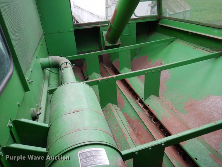 image for item MH9041 1988 John Deere 8820 Titan II  combine