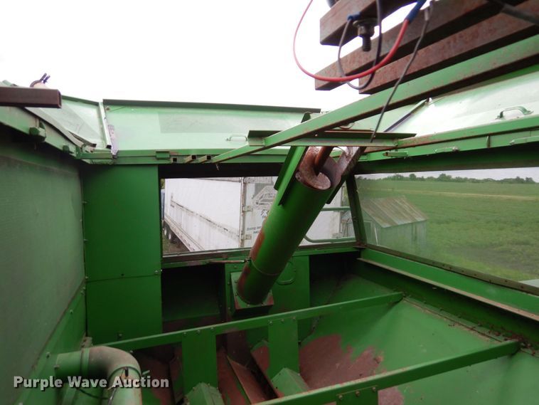 image for item MH9041 1988 John Deere 8820 Titan II  combine