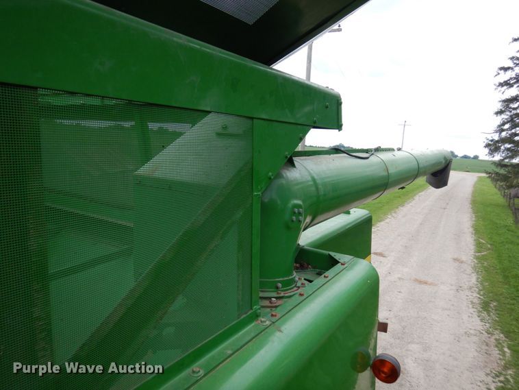 image for item MH9041 1988 John Deere 8820 Titan II  combine