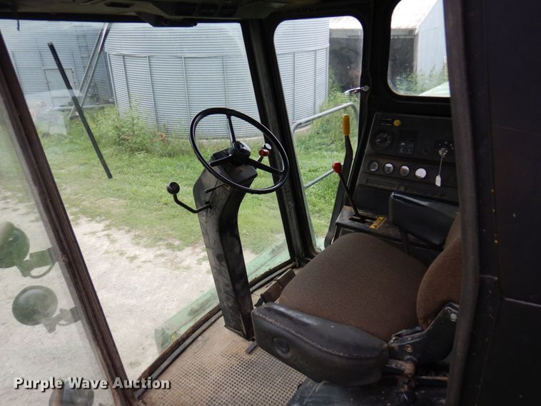 image for item MH9041 1988 John Deere 8820 Titan II  combine