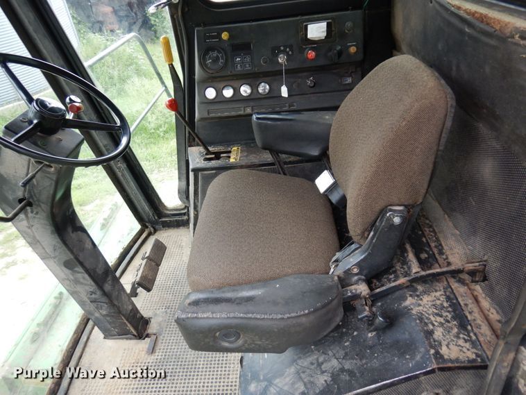 image for item MH9041 1988 John Deere 8820 Titan II  combine