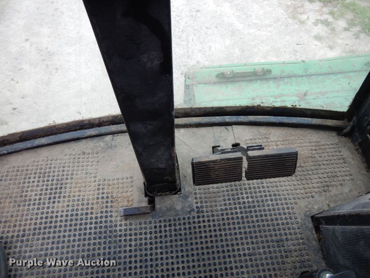 image for item MH9041 1988 John Deere 8820 Titan II  combine