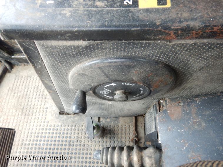 image for item MH9041 1988 John Deere 8820 Titan II  combine