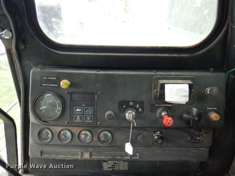 image for item MH9041 1988 John Deere 8820 Titan II  combine