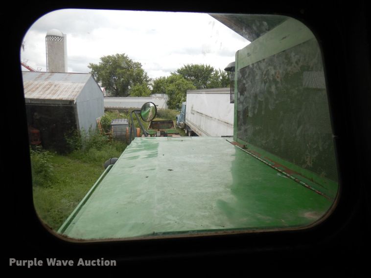 image for item MH9041 1988 John Deere 8820 Titan II  combine