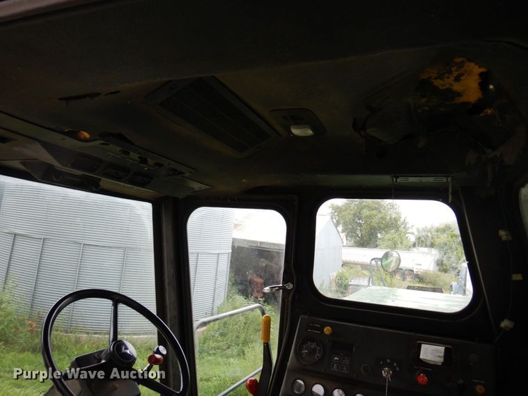 image for item MH9041 1988 John Deere 8820 Titan II  combine