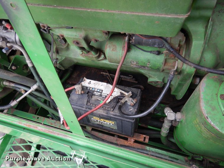 image for item MH9041 1988 John Deere 8820 Titan II  combine