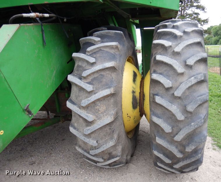 image for item MH9041 1988 John Deere 8820 Titan II  combine