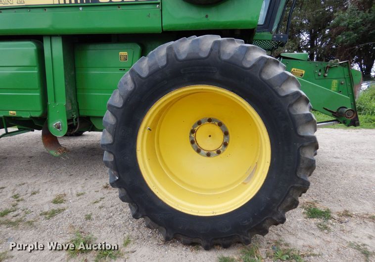 image for item MH9041 1988 John Deere 8820 Titan II  combine