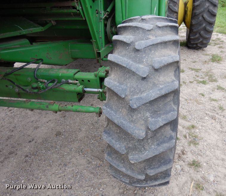 image for item MH9041 1988 John Deere 8820 Titan II  combine