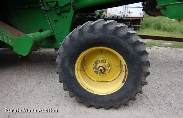 image for item MH9041 1988 John Deere 8820 Titan II  combine