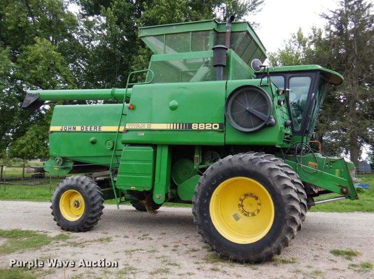 image for item MH9042 1988 John Deere 8820 Titan II  combine