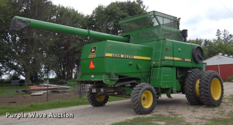 image for item MH9042 1988 John Deere 8820 Titan II  combine