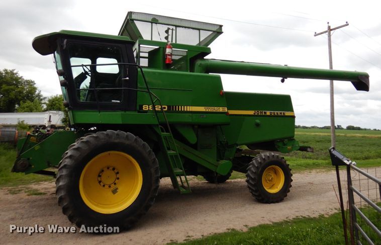 image for item MH9042 1988 John Deere 8820 Titan II  combine