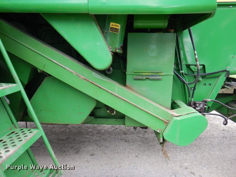 image for item MH9042 1988 John Deere 8820 Titan II  combine