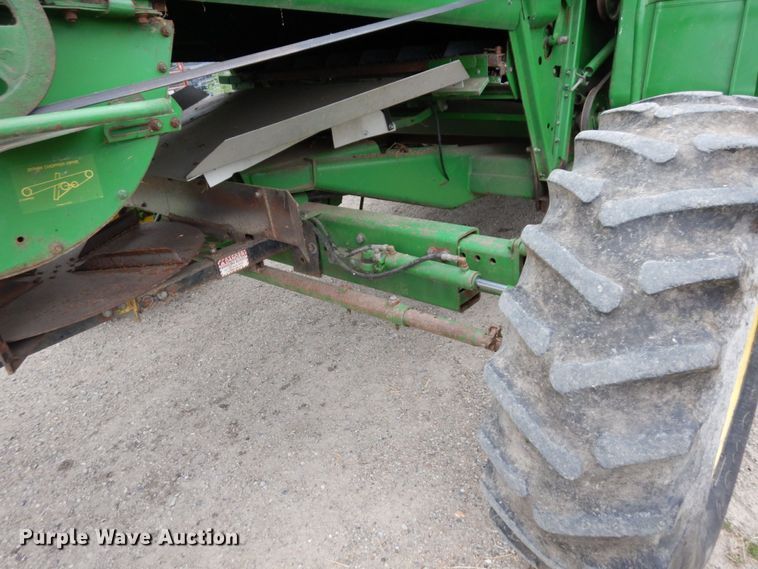 image for item MH9042 1988 John Deere 8820 Titan II  combine