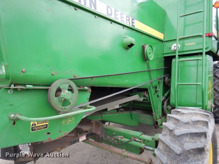 image for item MH9042 1988 John Deere 8820 Titan II  combine