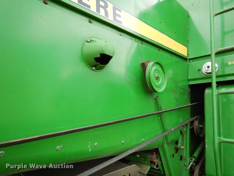 image for item MH9042 1988 John Deere 8820 Titan II  combine