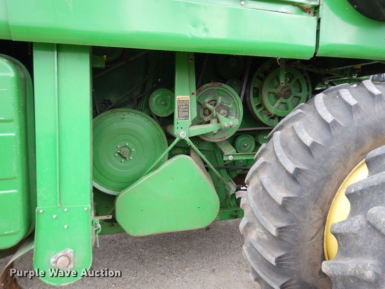 image for item MH9042 1988 John Deere 8820 Titan II  combine