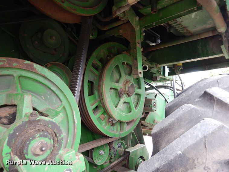 image for item MH9042 1988 John Deere 8820 Titan II  combine