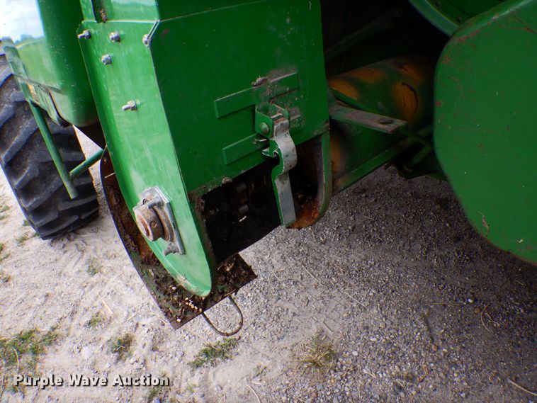 image for item MH9042 1988 John Deere 8820 Titan II  combine