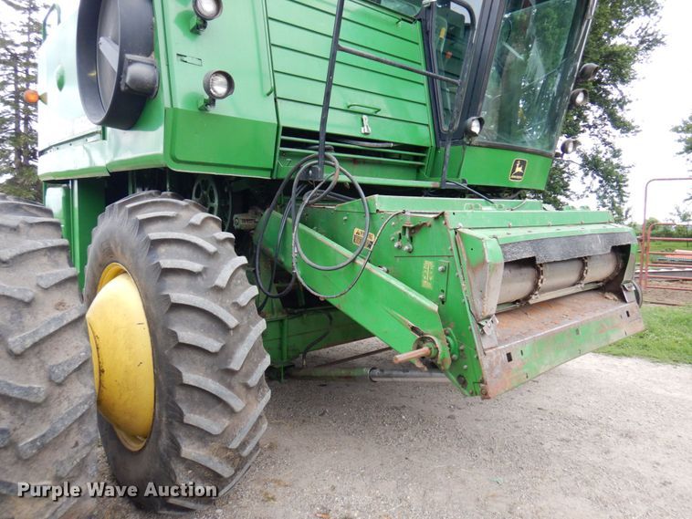 image for item MH9042 1988 John Deere 8820 Titan II  combine