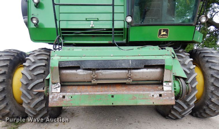 image for item MH9042 1988 John Deere 8820 Titan II  combine