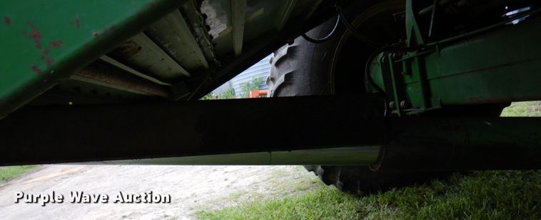 image for item MH9042 1988 John Deere 8820 Titan II  combine