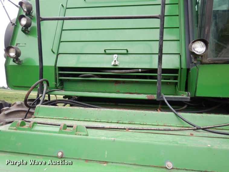 image for item MH9042 1988 John Deere 8820 Titan II  combine