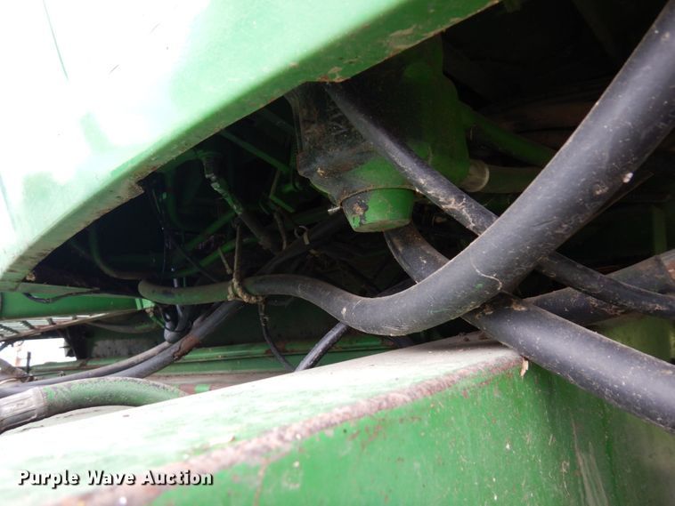 image for item MH9042 1988 John Deere 8820 Titan II  combine