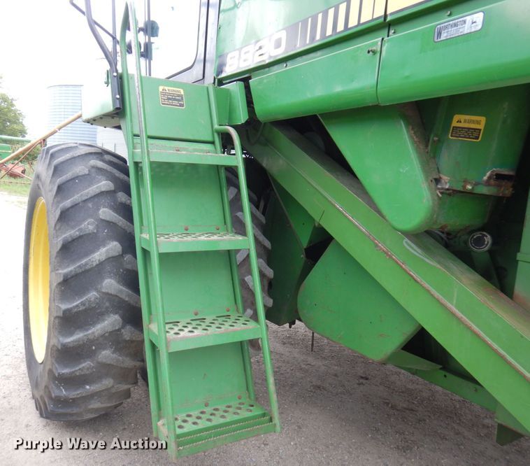 image for item MH9042 1988 John Deere 8820 Titan II  combine