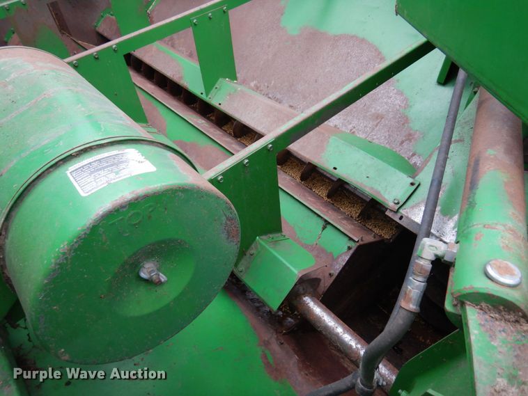 image for item MH9042 1988 John Deere 8820 Titan II  combine