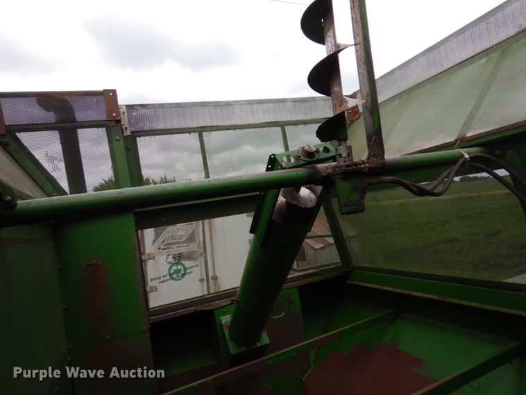 image for item MH9042 1988 John Deere 8820 Titan II  combine