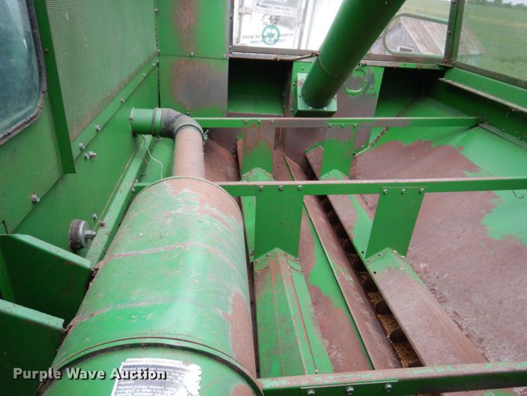 image for item MH9042 1988 John Deere 8820 Titan II  combine