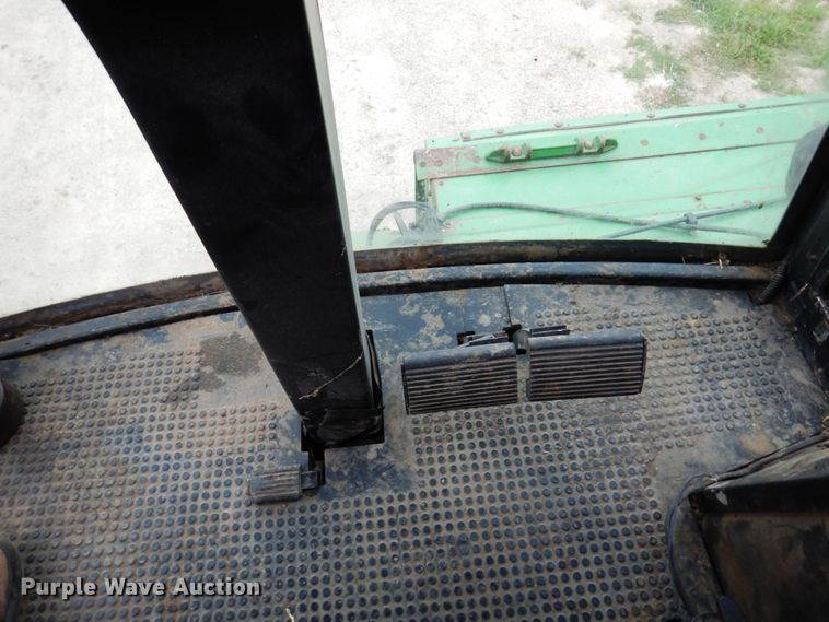 image for item MH9042 1988 John Deere 8820 Titan II  combine