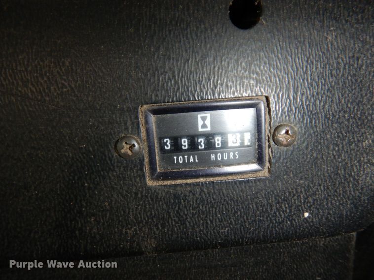 image for item MH9042 1988 John Deere 8820 Titan II  combine