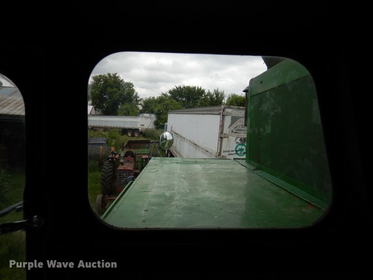 image for item MH9042 1988 John Deere 8820 Titan II  combine