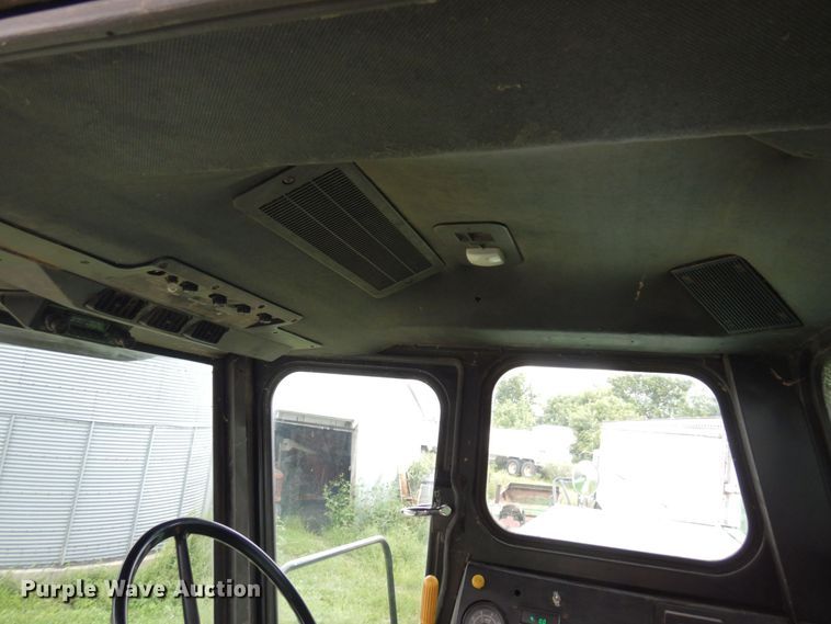 image for item MH9042 1988 John Deere 8820 Titan II  combine