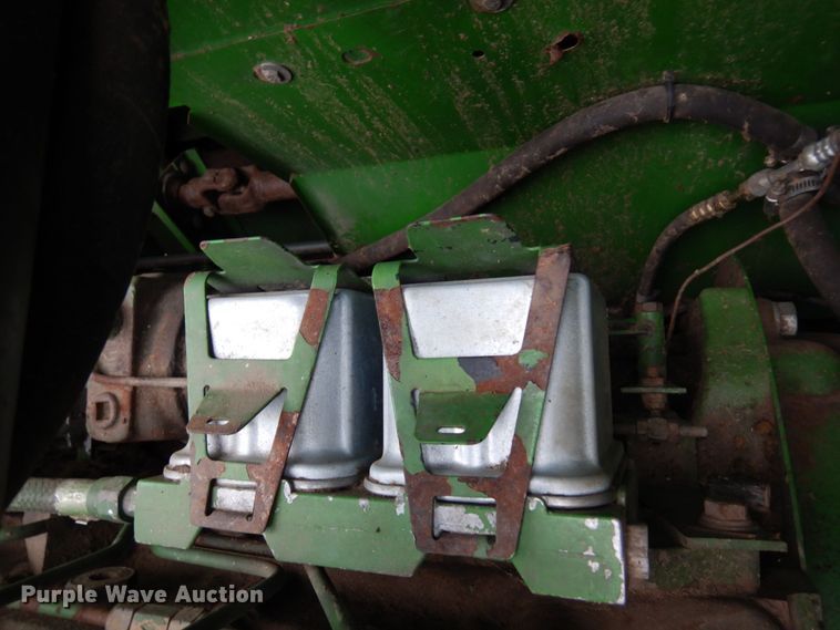 image for item MH9042 1988 John Deere 8820 Titan II  combine