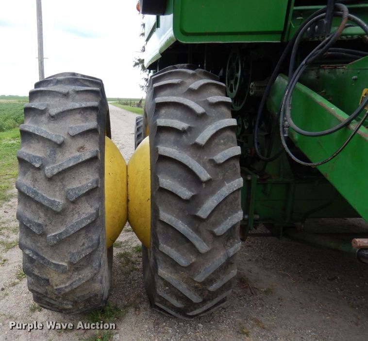 image for item MH9042 1988 John Deere 8820 Titan II  combine