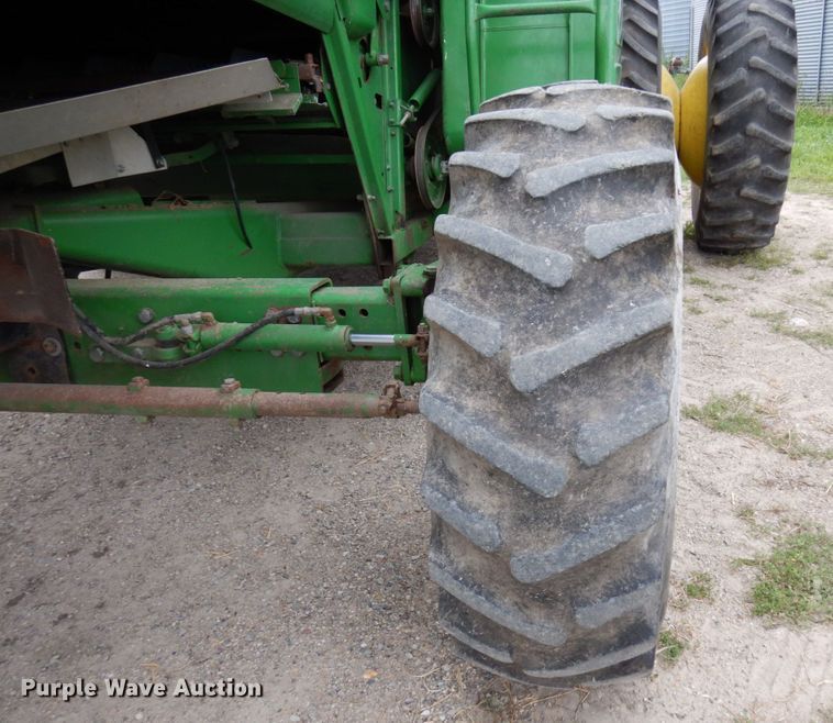 image for item MH9042 1988 John Deere 8820 Titan II  combine