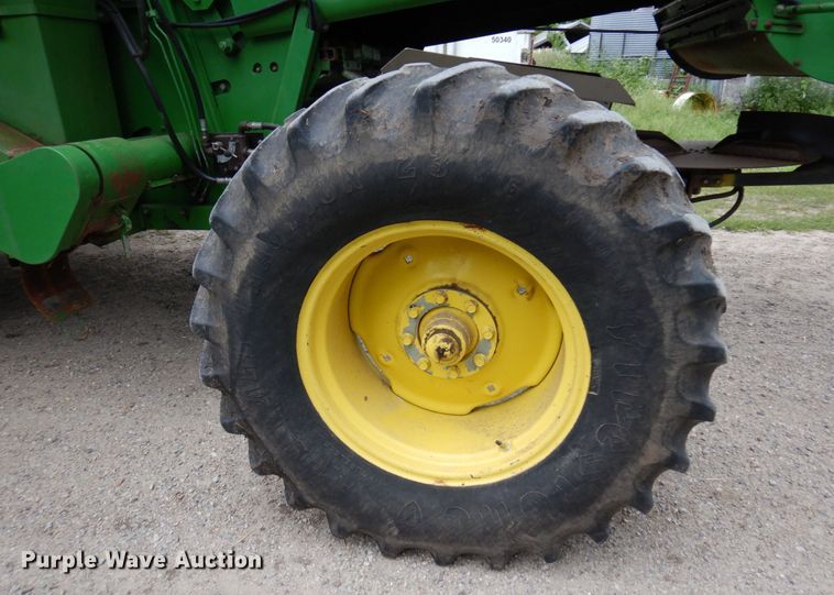 image for item MH9042 1988 John Deere 8820 Titan II  combine