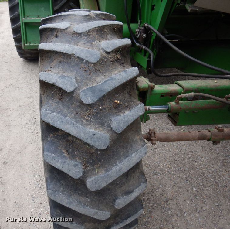 image for item MH9042 1988 John Deere 8820 Titan II  combine