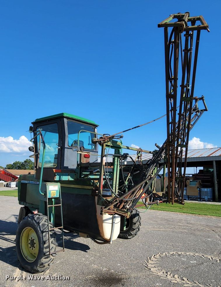 image for item MK9177 John Deere 6000  sprayer