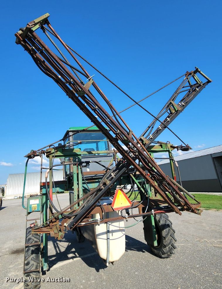image for item MK9177 John Deere 6000  sprayer