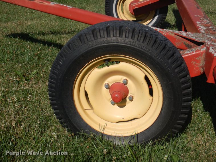 image for item MU9722 (2) New Holland hay rakes