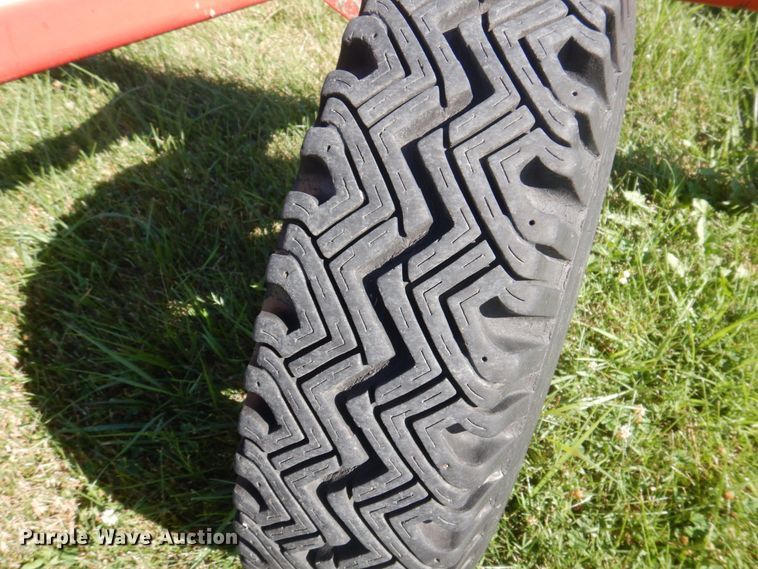 image for item MU9722 (2) New Holland hay rakes