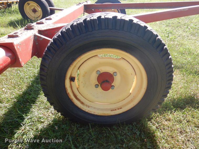 image for item MU9722 (2) New Holland hay rakes